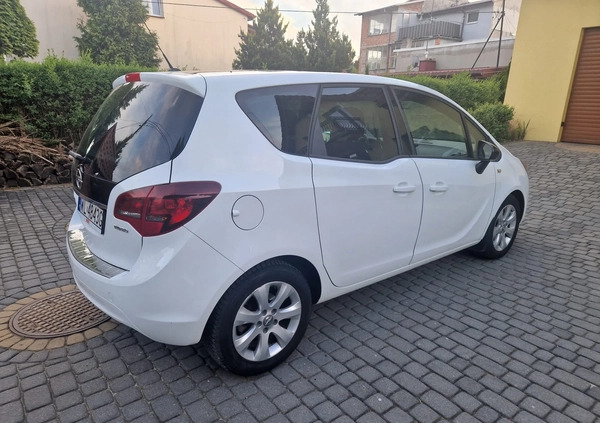 Opel Meriva cena 32600 przebieg: 149600, rok produkcji 2014 z Darłowo małe 79